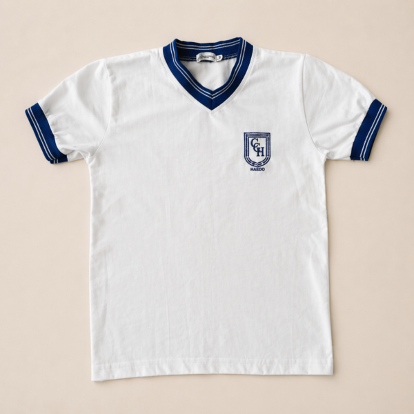 Remera blanca uniforme Centro Cultural Haedo.