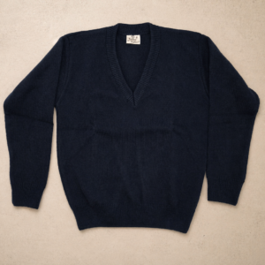 ChatGPT Image 24 abr 2026, 05_28_10 p.m. Sweater V - Azul colegial