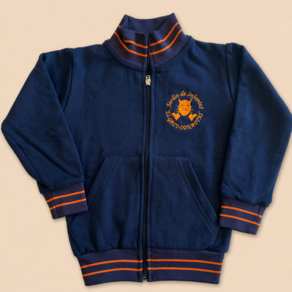 2eb945f3-dce6-453c-8aa8-8a35d660d169 Campera rustica - Uniforme Jardín Gato con botas.