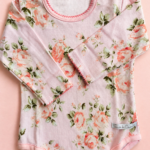 Body Tierra de Cuentos - Rosa con flores