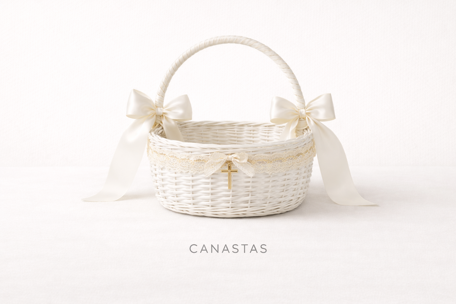 Canasta con tapa redonda con petalos