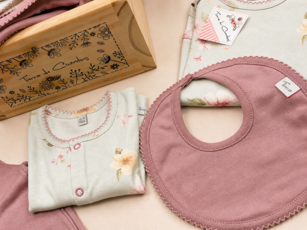 AJUAR CELESTE Y VIOLETA 2 Box bienvenida - Rosas