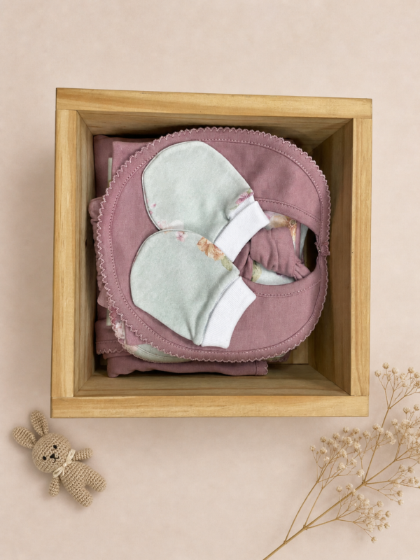 AJUAR CELESTE Y VIOLETA 3 Box bienvenida - Rosas