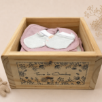 AJUAR CELESTE Y VIOLETA 4 Box bienvenida - Rosas