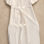 Vestido cintura con moño.
