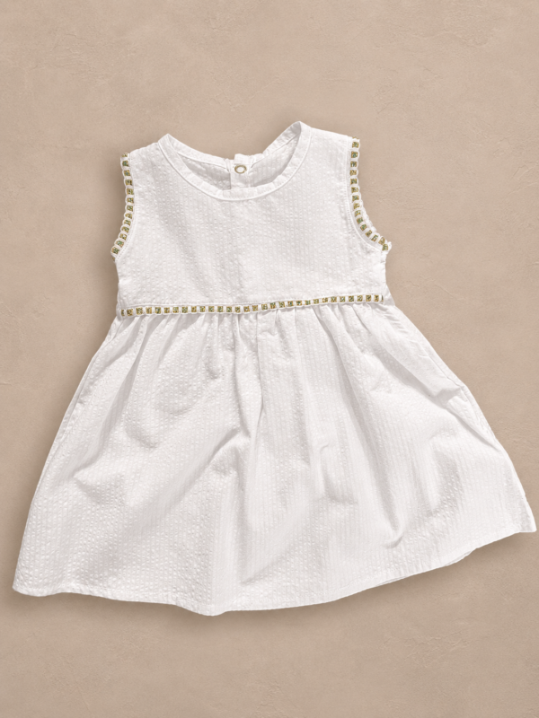 Vestido con puntilla bordada