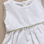 Vestido con puntilla bordada