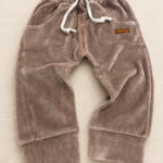 Jogger de plush avellana