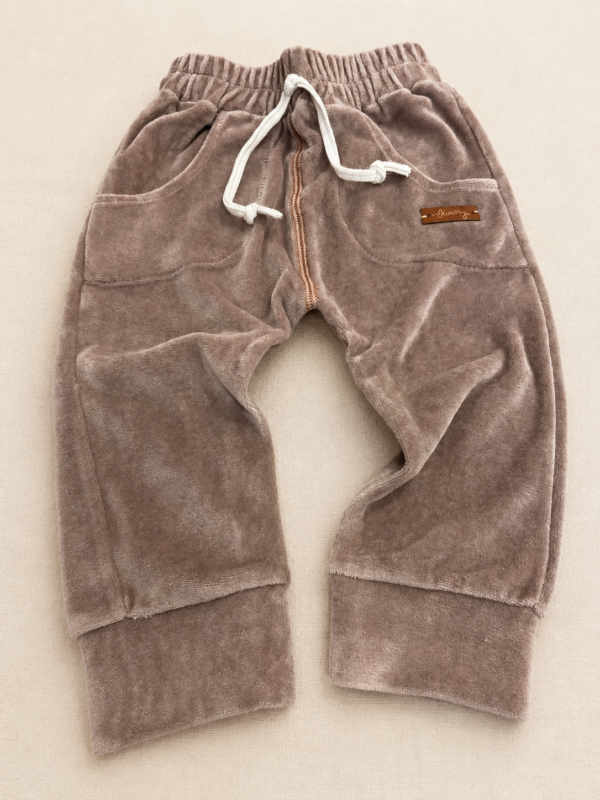 Jogger de plush avellana