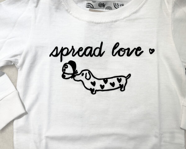 Box (7) Remera spread love