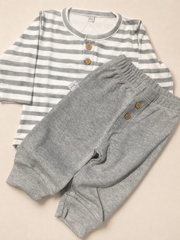 c35331a7-f8c4-4358-9281-1c69d1bcb6e4 Conjunto body + pantalón.