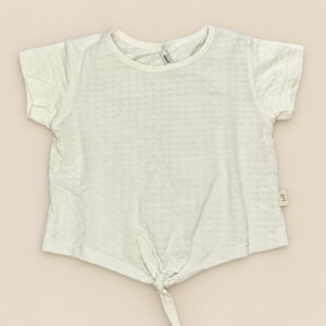 Remera con nudo